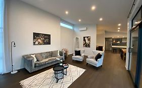 Luxury Escape In Cbd - Walking Distance To Town